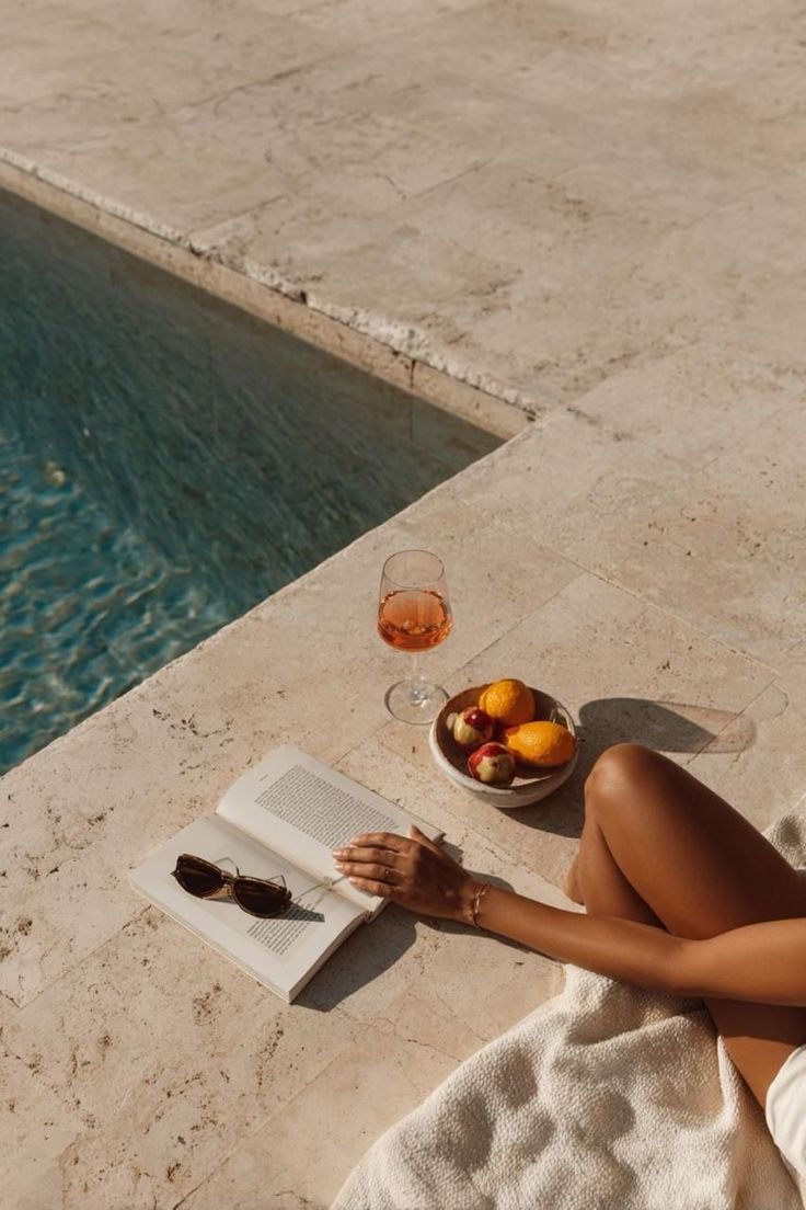 Bridal tanning session, poolside detail